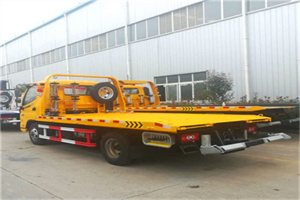 扎鲁特旗附近拖车救援搭电